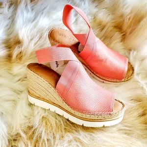 Gentle Souls by Kenneth Cole Crista Wedge Sandals